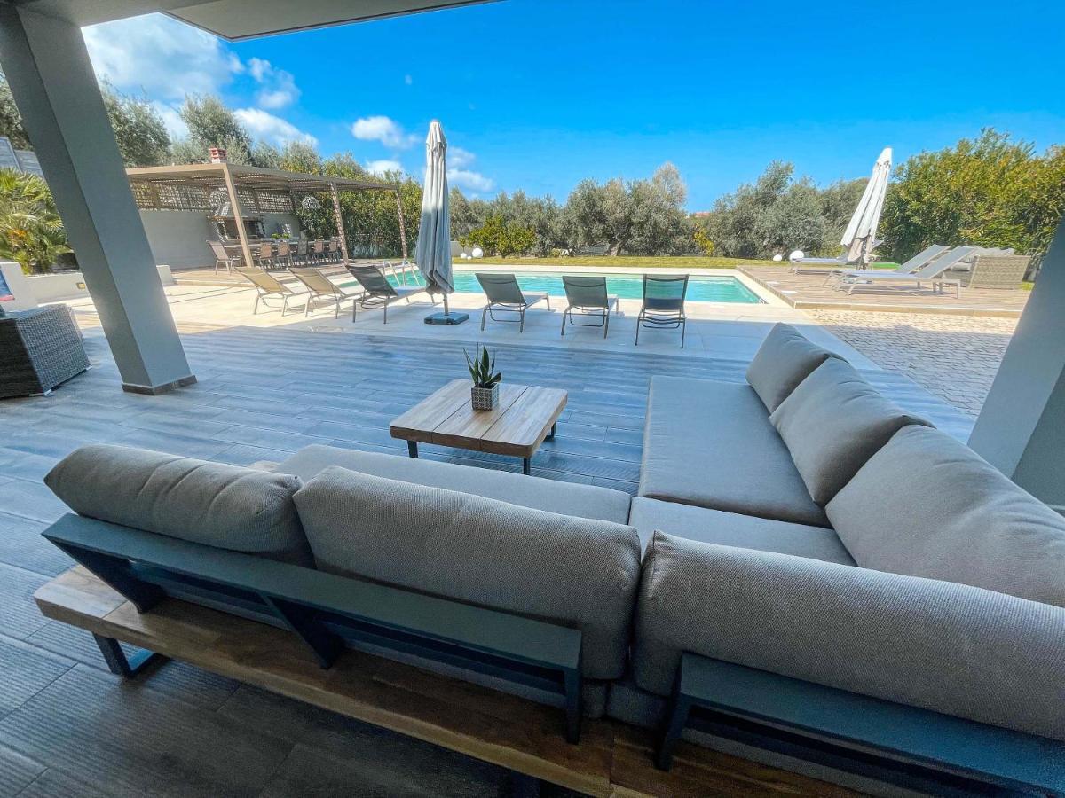 Villa Aelia I Modern & Ideal For Large Groups Galatás المظهر الخارجي الصورة